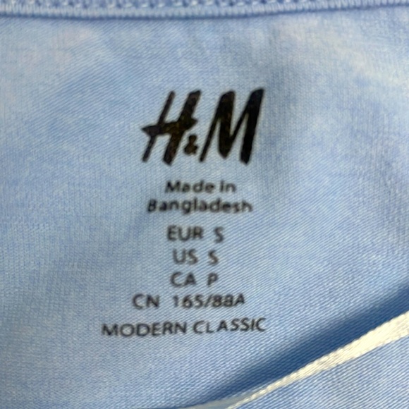 H&M Modern Classic Blue Short Sleeve Tee Scoop Neckline Stretchy Fabric Size S - Picture 7 of 11